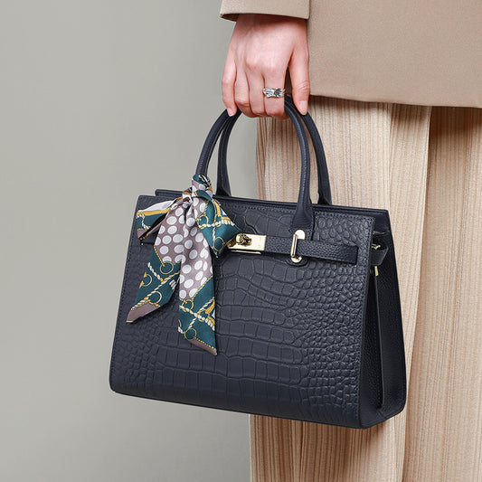 Three-dimensional pocket Leather Handbag